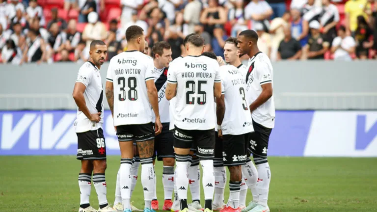 Vasco muda time contra o Vitória pelo Brasileirão Série A; veja a provável escalação