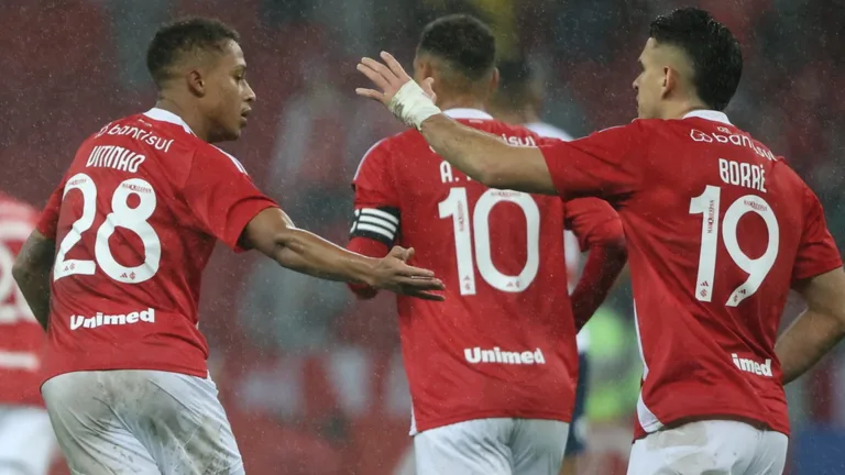 Como os retornos de Borré e Vitinho ao Internacional animam os torcedores do clube