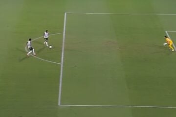 Vitor Roque perdeu gol inacreditável no Palmeiras