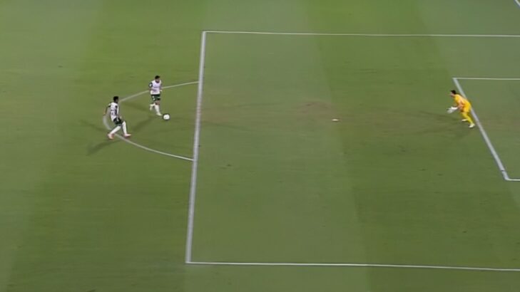 Vitor Roque é chamado de “fominha” após perder gol inacreditável no Palmeiras; assista Vitor Roque é chamado de “fominha” após perder gol inacreditável no Palmeiras; assista