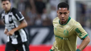 Vitor Roque busca primeiro gol e nova sequência como titular no Palmeiras