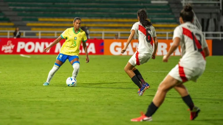 Marina, zagueira da Seleção Brasileira Feminina sub-17 projeta partida contra a Bolívia: “Acredito que será um grande duelo”