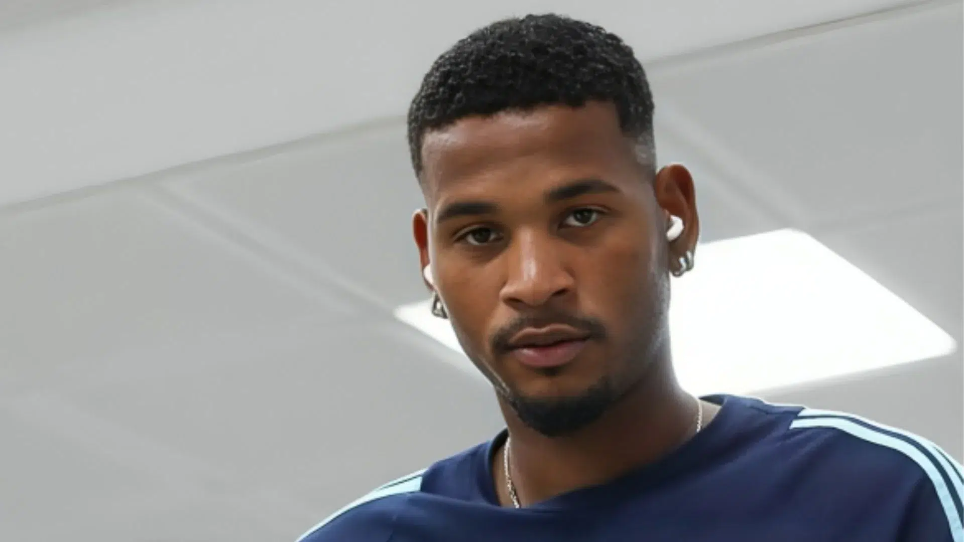 Zagueiro não utilizado por Filipe Luís no Flamengo, Cleiton não deve renovar e próximo destino pode ser a Europa