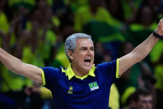 Zé Roberto Guimarães comemora ponto