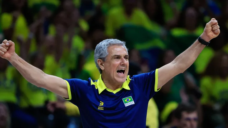  Zé Roberto Guimarães analisa novo ciclo a frente da seleção brasileira feminina: “Diferente”