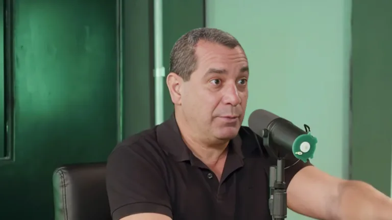 Zinho elege time com elenco limitado e alerta: “Não tem as peças”