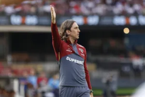 Zubeldía, do SPFC, aponta “bom time” do Brasileirão Série A: “Traz dificuldades”