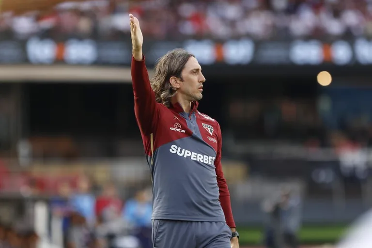 Zubeldía, do SPFC, aponta “bom time” do Brasileirão Série A: “Traz dificuldades”
