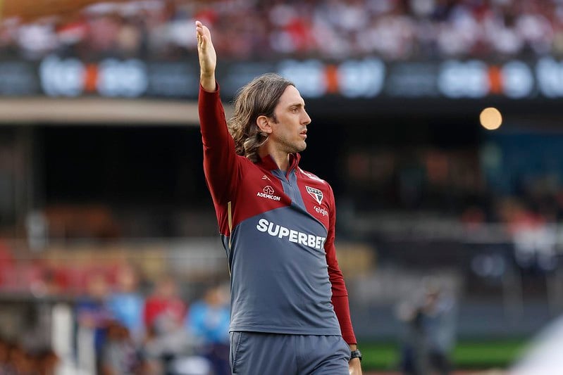 Zubeldía, do SPFC, aponta “bom time” do Brasileirão Série A: “Traz dificuldades”