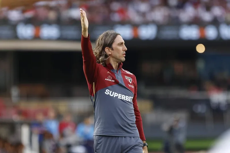 Zubeldía, do SPFC, aponta “bom time” do Brasileirão Série A: “Traz dificuldades”