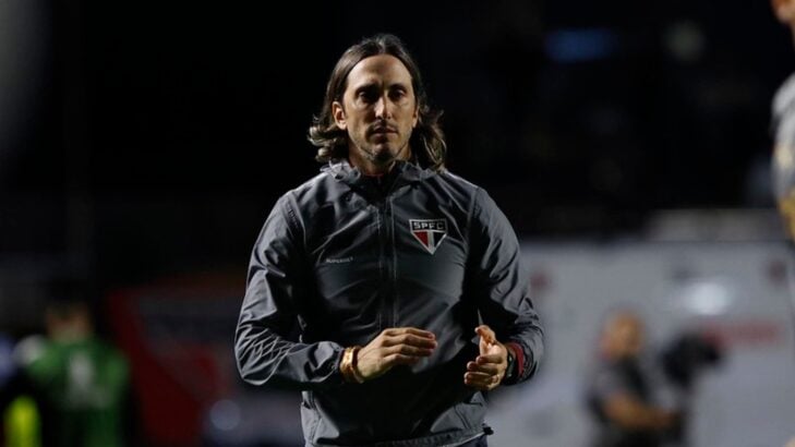 Zubeldía, do SPFC, sinaliza time comprometido no Brasil: “Tem algo extra” Zubeldía, do SPFC, sinaliza time comprometido no Brasil: “Tem algo extra”