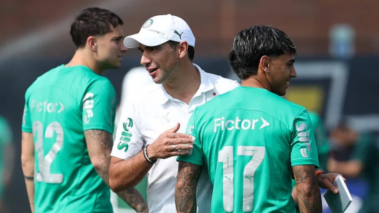 Abel Ferreira esboça escalação do Palmeiras contra o Porto e torcedores pedem Facundo Torres no banco 