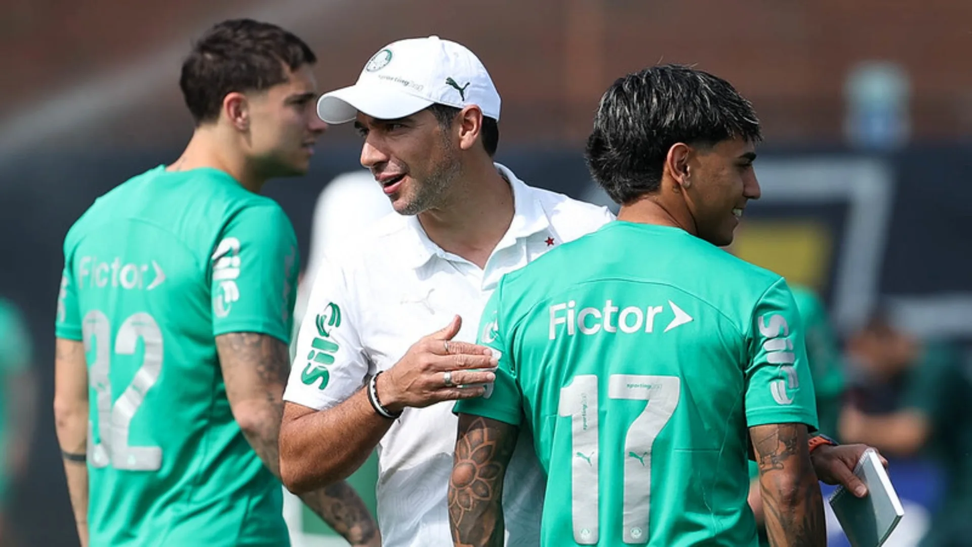 Abel Ferreira esboça escalação do Palmeiras contra o Porto e torcedores pedem Facundo Torres no banco 