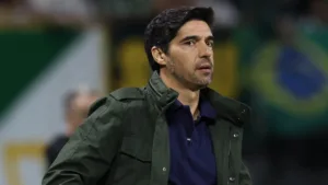 Nova polêmica de Abel Ferreira em jogo do Palmeiras no Brasileirão vira assunto na Europa: “Visivelmente irritado”