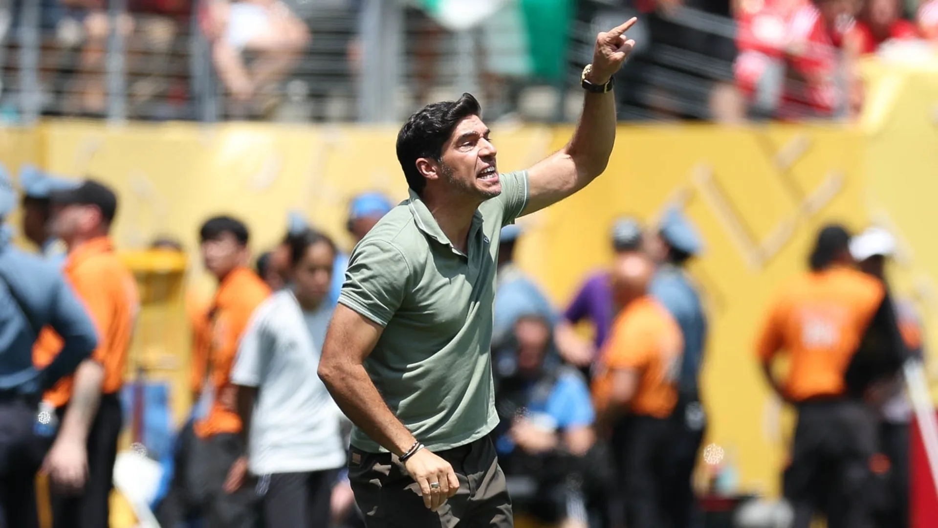 Abel Ferreira admite favorecimento com paralisação em Palmeiras x Al Ahly: “Se estivesse perdendo, não ia gostar”