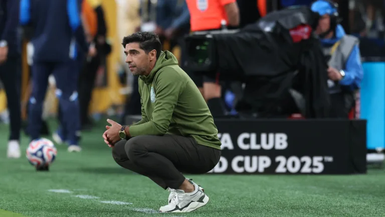 Abel revela Palmeiras ‘desfrutando’ do Mundial de Clubes e seu encanto com a torcida: “Uma verdadeira família”
