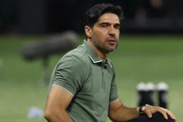 Abel Ferreira tem acerto verbal para renovar com o Palmeiras e Nicola diz o que pode melar o acordo