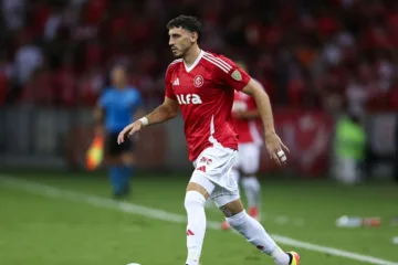 Agustín Rogel, do Internacional, é disputado por Racing e Estudiantes e torcida reage: “Do nível dele”