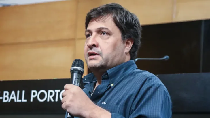 Alberto Guerra pode lançar candidatura à reeleição do Grêmio, diz jornalista Hiltor Mombach Alberto Guerra pode lançar candidatura à reeleição do Grêmio, diz jornalista Hiltor Mombach