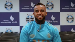 Alex Santana elogia elenco do Grêmio e diz que ‘sempre quis’ defender as cores do Imortal: “Não pensei duas vezes”