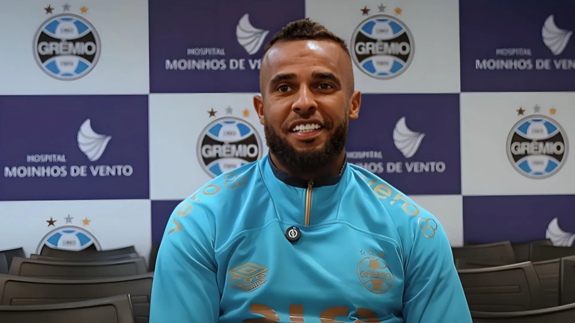 Alex Santana elogia elenco do Grêmio e diz que ‘sempre quis’ defender as cores do Imortal: “Não pensei duas vezes”