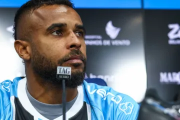 Mano Menezes pode encaixar o meio-campista Alex Santana no Grêmio em pelo menos quatro funções
