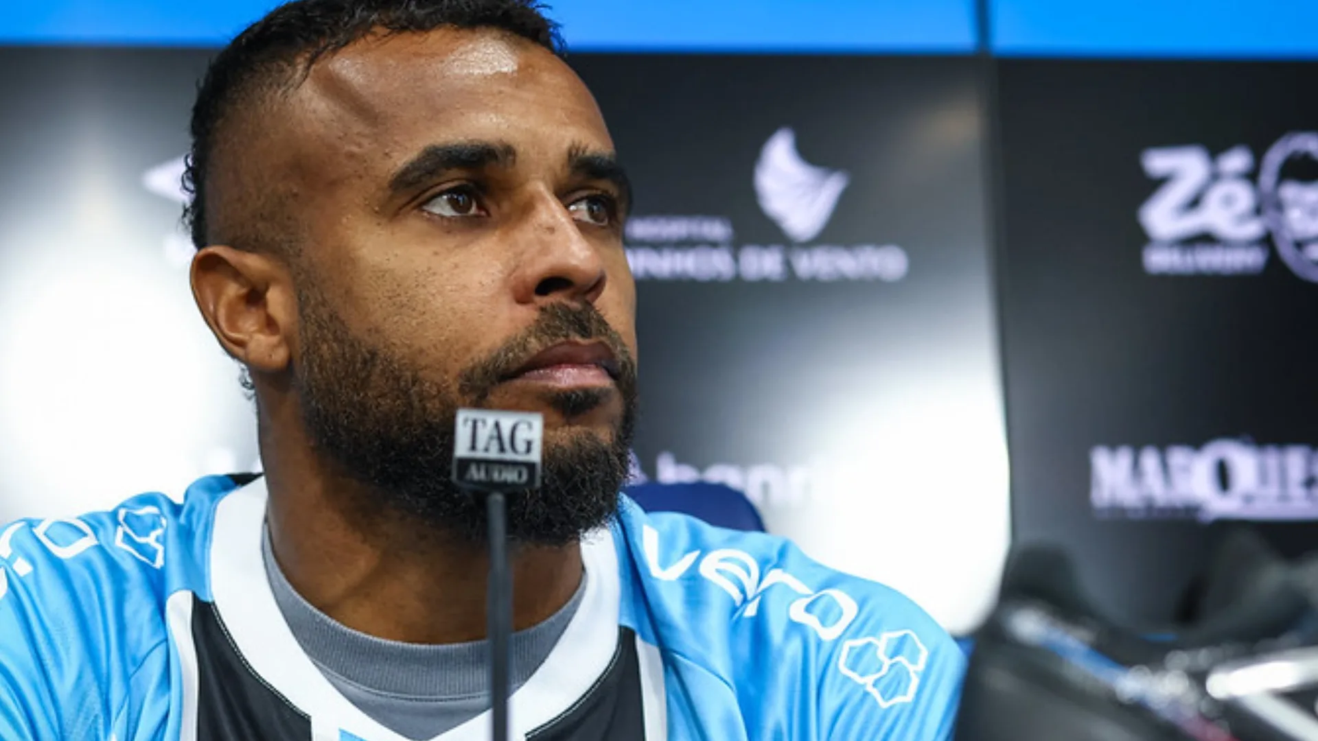 Mano Menezes pode encaixar o meio-campista Alex Santana no Grêmio em pelo menos quatro funções