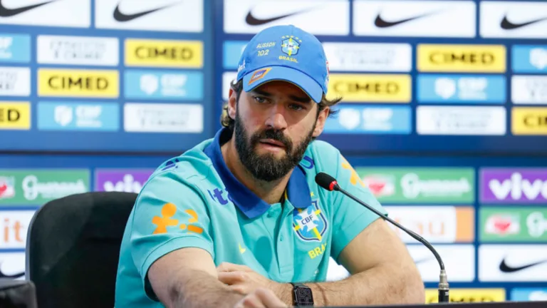 Alisson, da seleção brasileira, indica melhora do Paraguai e cobra vaga à Copa do Mundo: “Classificação jogando bem”