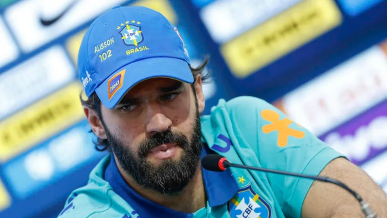 Alisson critica gestão na CBF e vê Brasil com potencial para vencer a Copa do Mundo: “Existe um caminho para isso”