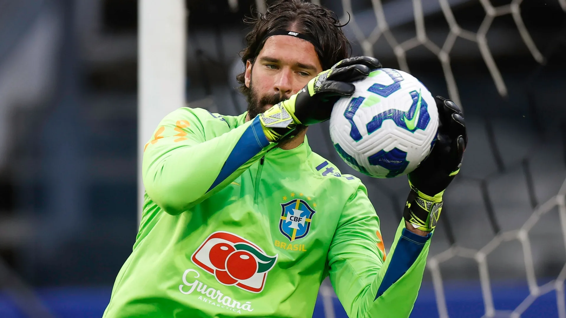 Alisson rebate críticas e revela maior obsessão na Seleção