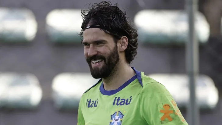 Renata Fan comenta possível retorno de Alisson, do Liverpool, ao Internacional: “Goleiro vitorioso e protagonista no futebol mundial” Renata Fan comenta possível retorno de Alisson, do Liverpool, ao Internacional: “Goleiro vitorioso e protagonista no futebol mundial”