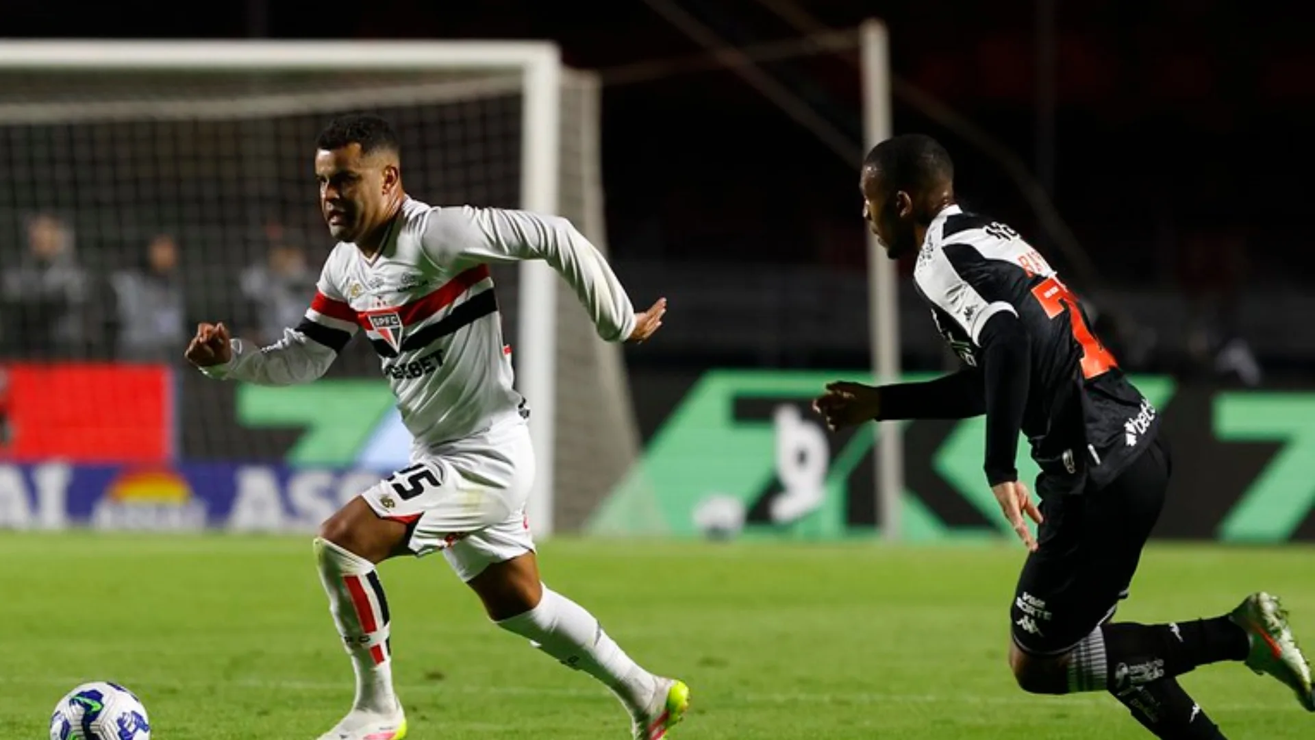 Alisson cobra elenco do São Paulo após derrota contra o Vasco no Brasileirão: “Podemos jogar mil vezes melhor”