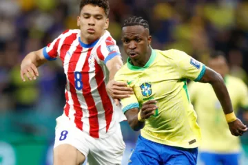 Rizek reprova atitude de Vinicius Júnior na seleção brasileira contra o Paraguai: “Precisa levar menos cartões”