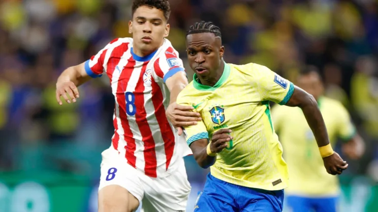 Rizek reprova atitude de Vinícius Júnior na seleção brasileira contra o Paraguai: “Precisa levar menos cartões”