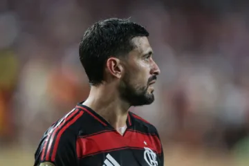 Filipe Luís mostra preocupação em manter Arrascaeta intacto no Flamengo: “Tem que ter um cuidado especial”