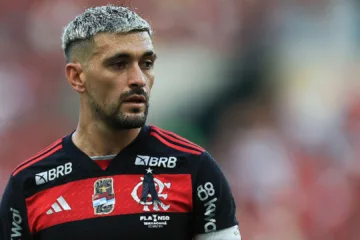 Nicola revela sondagens de times árabes e mexicanos por Arrascaeta, do Flamengo: “Empresário tentou renovação”