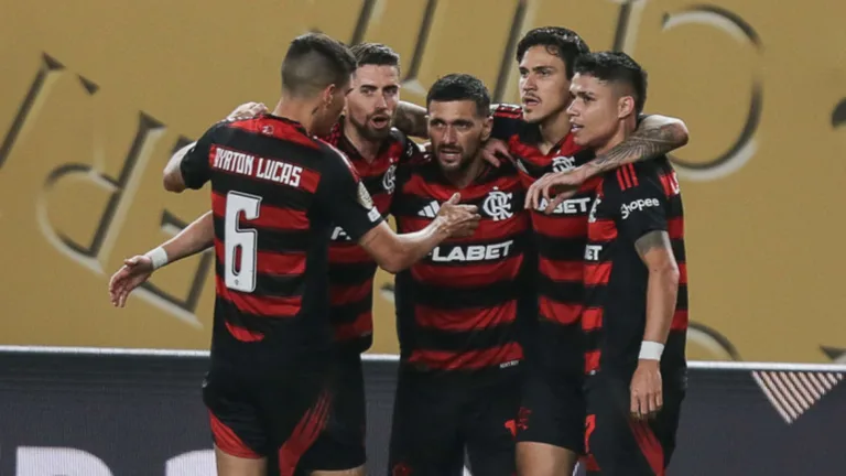 Flamengo vence o Espérance no Mundial com gols de Arrascaeta e Luiz Araújo; Jorginho empolga torcedores
