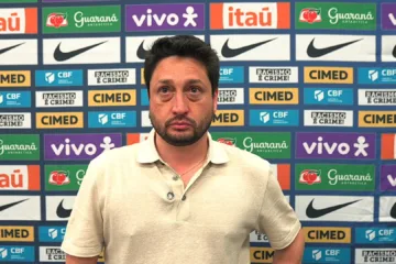 Arthur Elias, técnico da seleção brasileira feminina, fala sobre a derrota de virada no amistoso contra a França