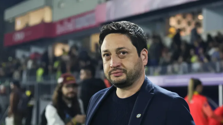 Arthur Elias conquista os torcedores após aproveitamento alto no comando da seleção brasileira feminina