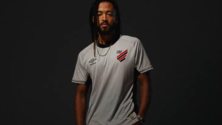 Athletico Paranaense lança nova camisa 2 para o restante da temporada; modelo 1 já está à venda