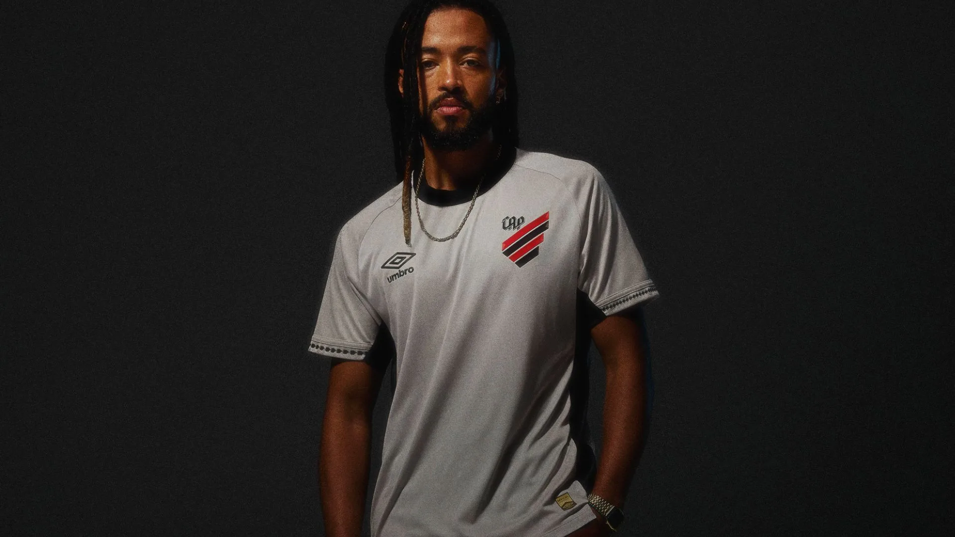 Athletico Paranaense lança nova camisa 2 para o restante da temporada; modelo 1 já está à venda