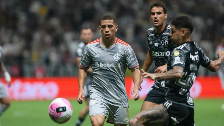Atlético-MG x Internacional: onde assistir, prováveis escalações e mais do jogo do Brasileirão Série A