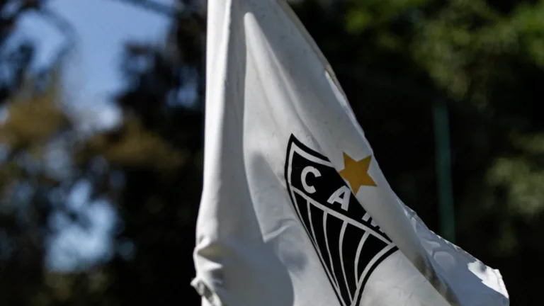Atlético-MG volta a atrasar salários e direitos de imagem e busca equilíbrio financeiro em meio à crise