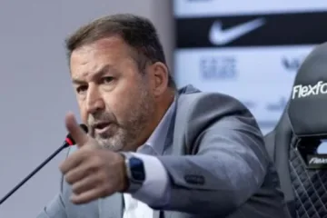 Vice do Corinthians, Armando Mendonça chama gestão de Augusto Melo de ‘baderna’: “A instabilidade política vem das reiteradas condutas dele”