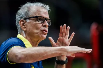 Bernardinho revela desejo de ter Giba de volta à Seleção: “Um dos maiores da última geração”