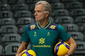 Bernardinho admite tensão e comenta sobre as novidades da seleção masculina de vôlei para a disputa da VNL