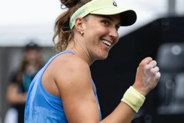 Bia Haddad estreia com vitória em Wimbledon em um jogo equilibrado contra Rebecca Sramkova