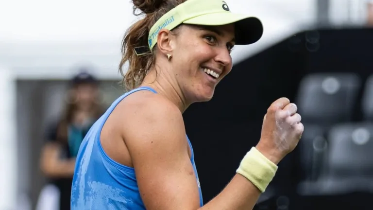 Bia Haddad estreia com vitória em Wimbledon em um jogo equilibrado contra Rebecca Sramkova