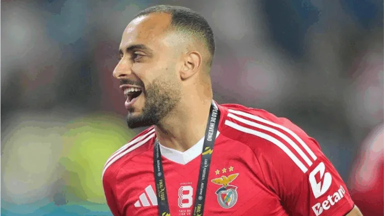 Botafogo acerta contratação de Arthur Cabral, do Benfica, e John Textor coloca Lyon no negócio novamente