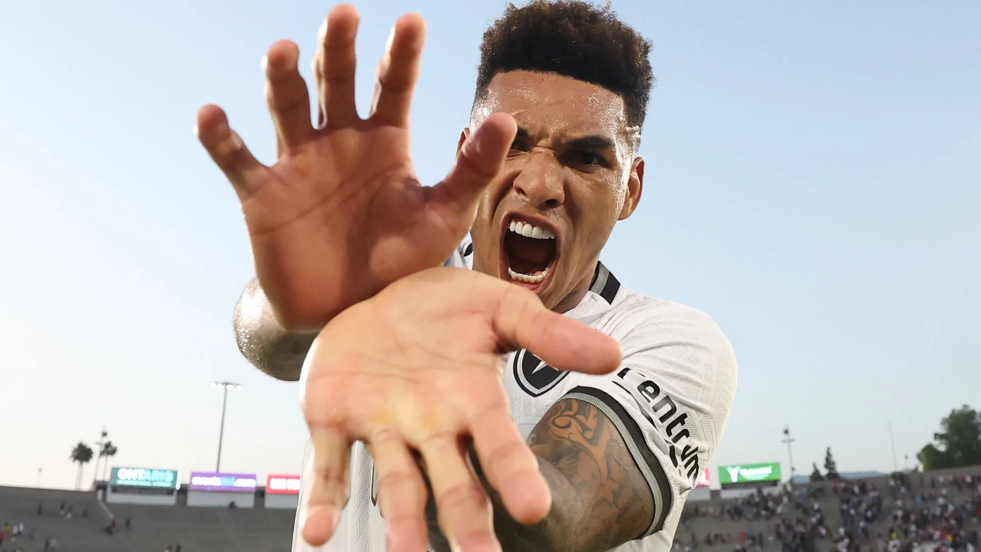 Igor Jesus é anunciado pelo Nottingham Forest e torcida do Botafogo lamenta: “Maior desmanche da história”